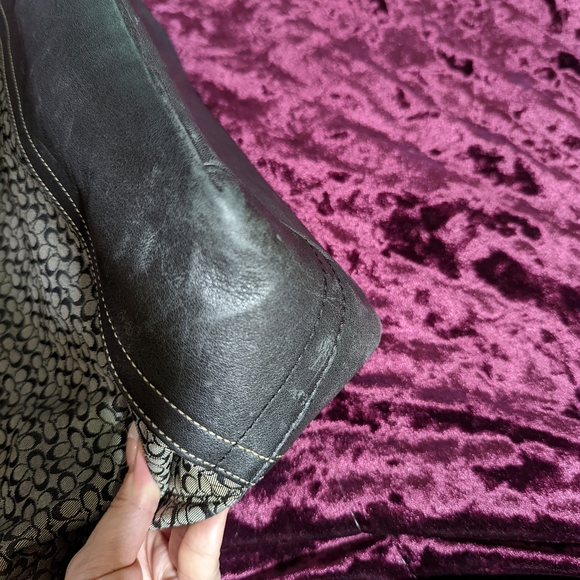 Gray and black logo coach bucket style purse - Picture 4 of 12